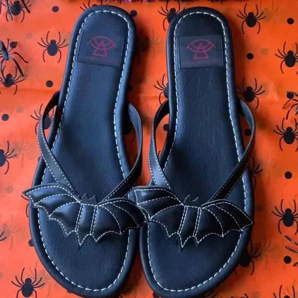 🦇 STRANGE CVLT BAT SANDALS 🦇 NWT 🦇